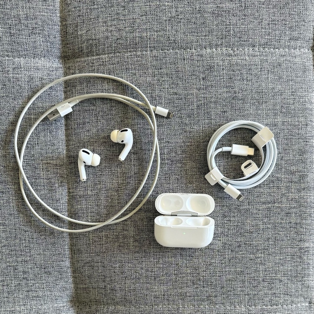 Apple Airpods Pro 1 (with Noise Cancellation)